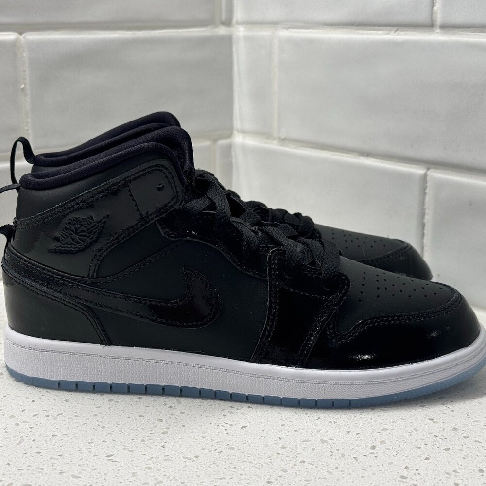 Kids Air Jordan Retro 1 Mid SE Casual Shoes